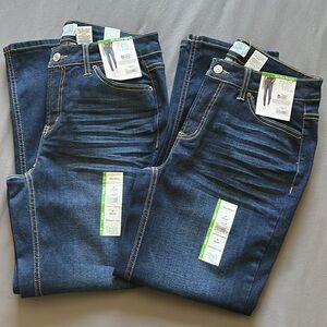 Women’s Time and Tru Mid-Rise Straight Jeans - Dark Wash (Lot of 2) Size 8 Short